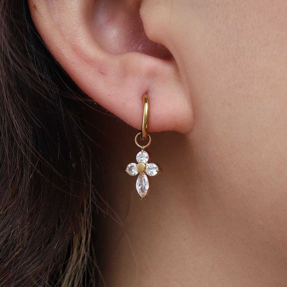 Bloem Diamond Oorbellen