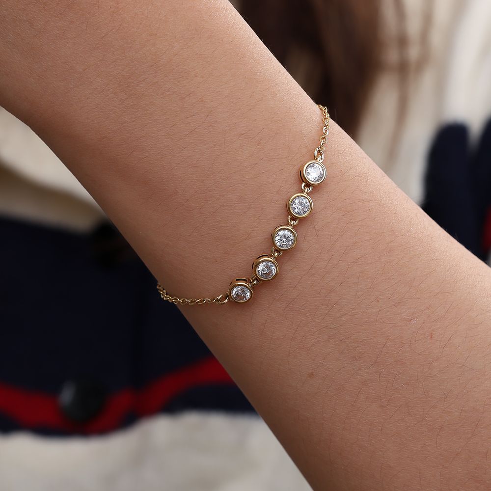 
                      
                        5 Diamond Armband
                      
                    