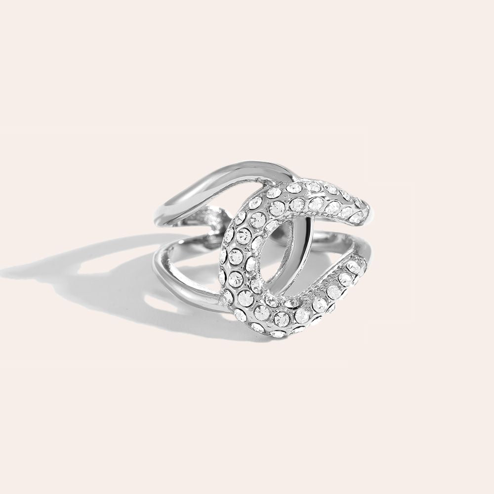 
                      
                        Halve Diamond Ring
                      
                    