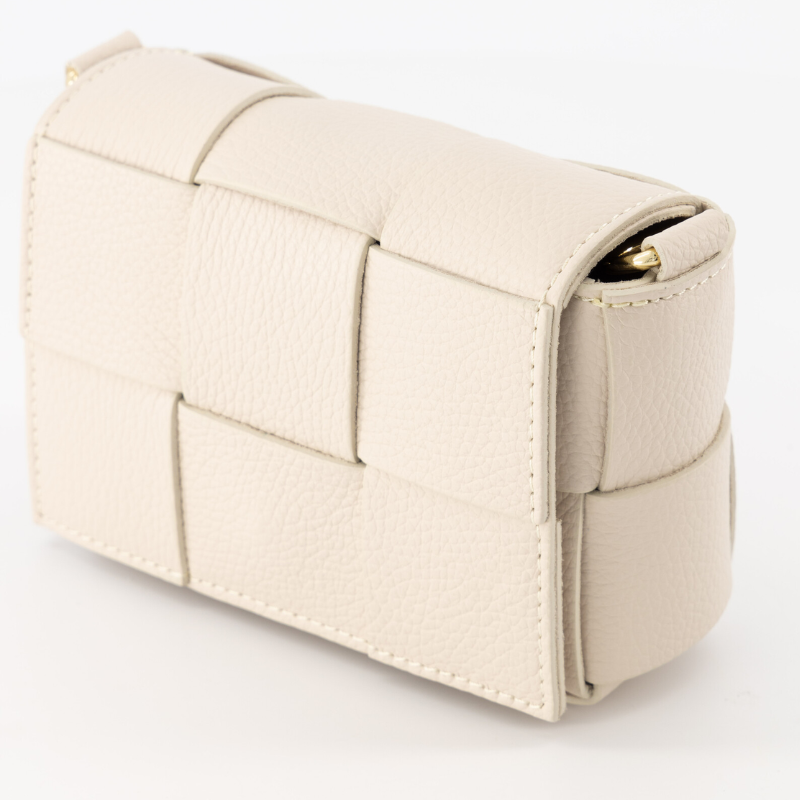 
                      
                        Geweven Tas Beige
                      
                    