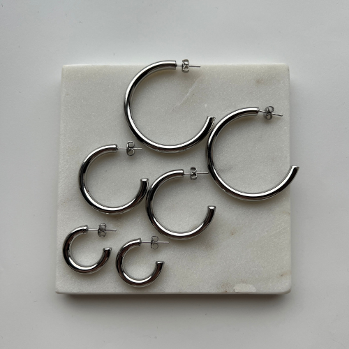 
                      
                        Basic Open Hoops Klein
                      
                    